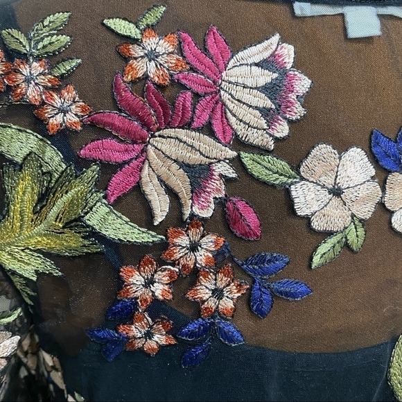 Eri + Ali Ornate Embroidered Floral
Top Small EUC - Picture 5 of 9
